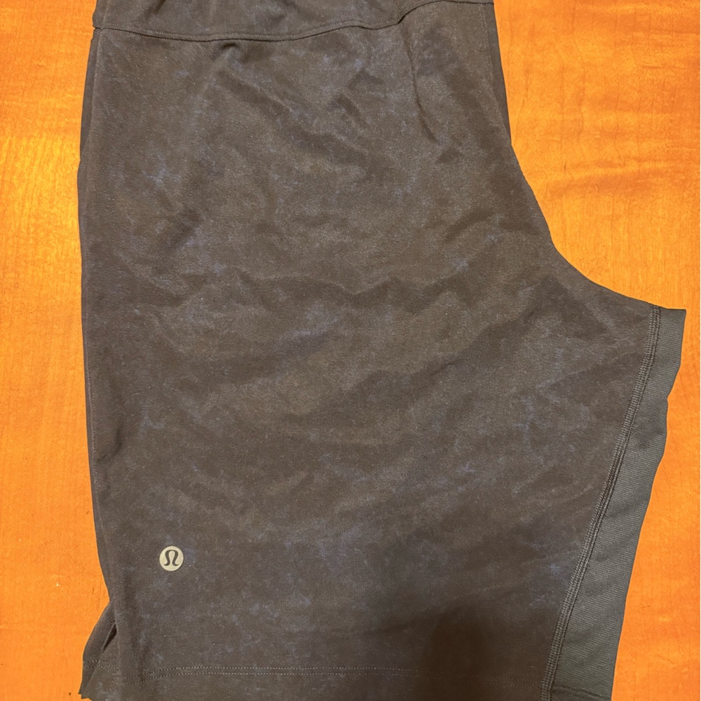 Lululemon T.H.E. Short 9” Linerless GDTV Medium. Like new.